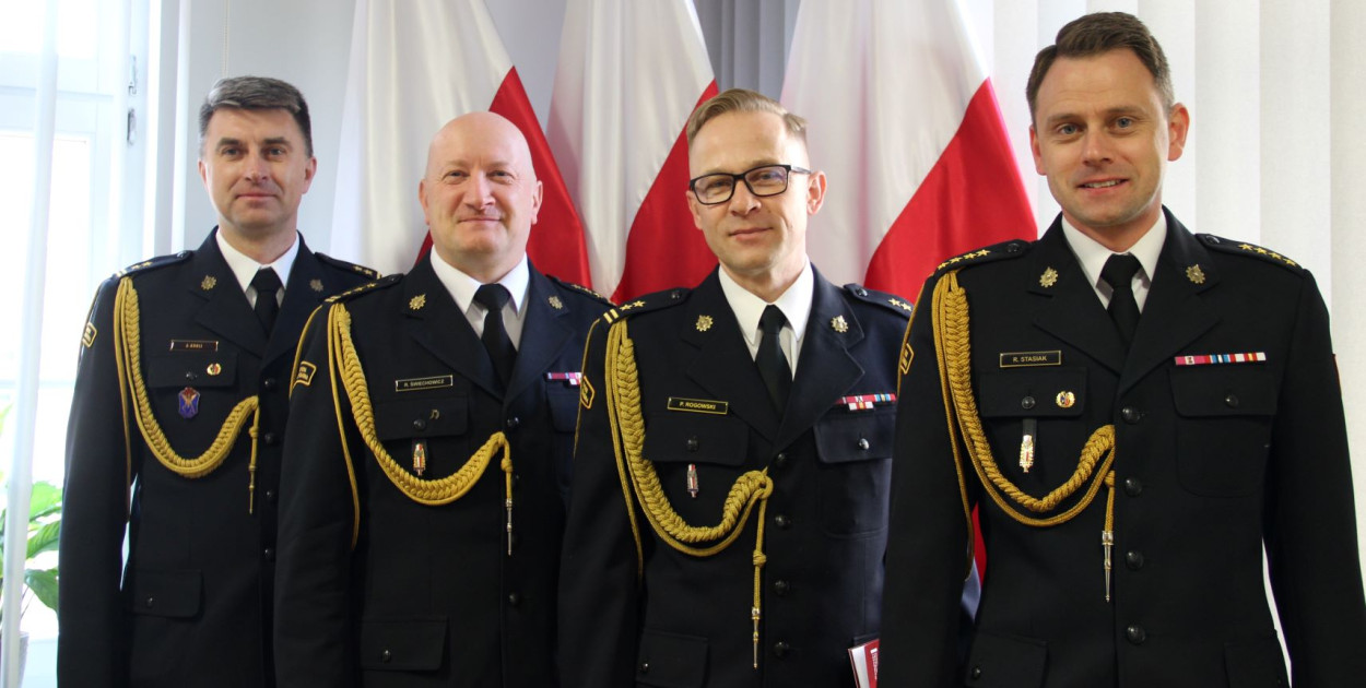 Pierwszy z lewej Arkadiusz Kroll – nowy komendant powiatowy PSP w Tucholi. Fot. Komenda Wojewódzka PSP w Toruniu