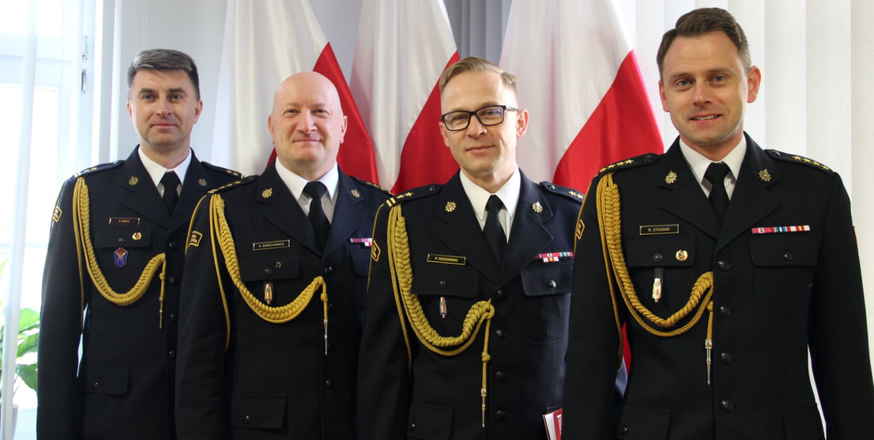 Pierwszy z lewej Arkadiusz Kroll – nowy komendant powiatowy PSP w Tucholi. Fot. Komenda Wojewódzka PSP w Toruniu