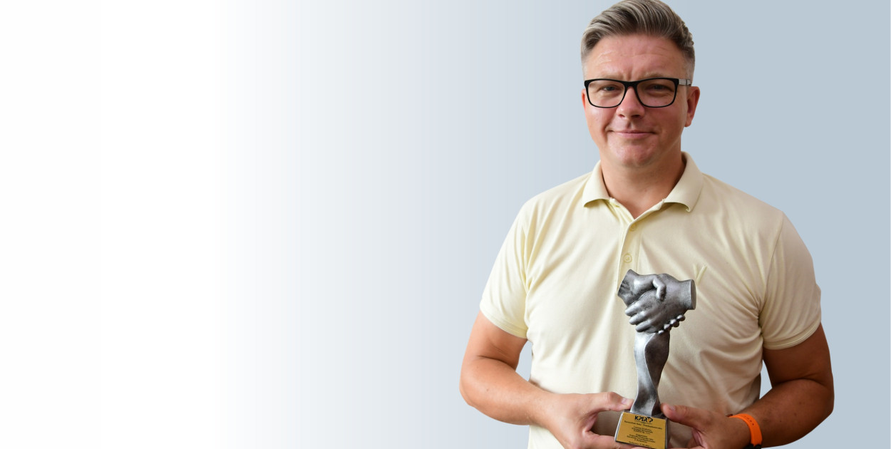  Krzysztof Dereszyński ze statuetką Przedsiębiorcy – Rzemieślnika Roku. Tytuł przyznała Kujawsko-Pomorska Izba Rzemiosła i Przedsiębiorczości w Bydgoszczy.