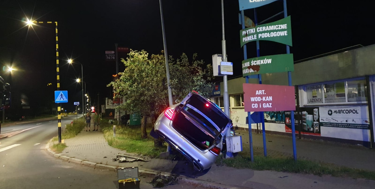 Służby na miejsce wtorkowego zdarzenia wezwali świadkowie. Ich relacje przyczyniły się także do ustalenia personaliów sprawcy drogowego wykroczenia.  fot. KP PSP w Tucholi