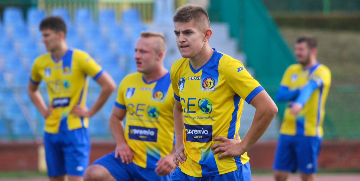 Na pierwszym planie Dominik Rybacki.