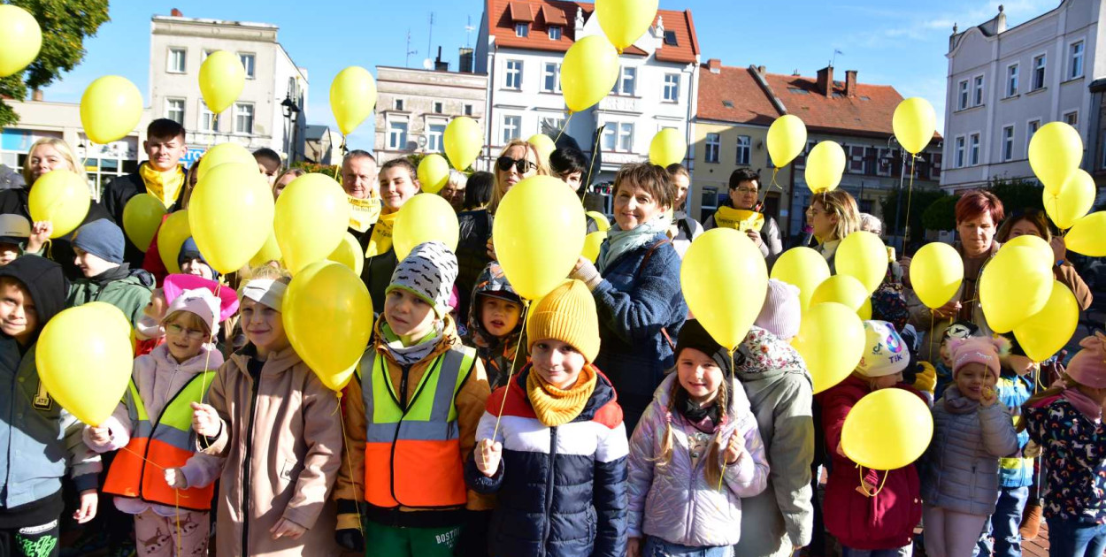 Poza wspólnym sadzeniem żonkili w ramach akcji w niebo wypuszczono żółte balony. 