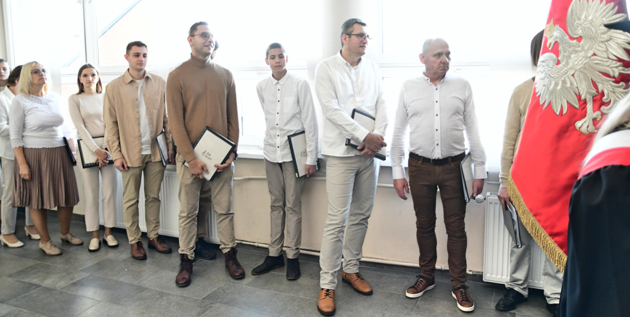 Część Chór Con Amore. Zespół wystąpił niedawno podczas inauguracji roku akademickiego w Tucholi. Fot. Piotr Paterski