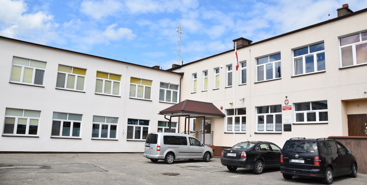 Na zdjęciu jedna z dwóch szkół wskazanych do likwidacji - SP w Stobnie. Fot. (aw)