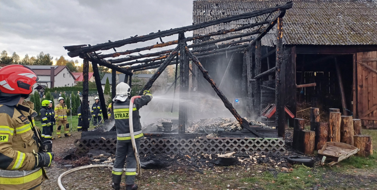 Śliwiczki: po pożarze budynku gospodarczego zatrzymano 41-latka. fot. KP PSP Tuchola. 