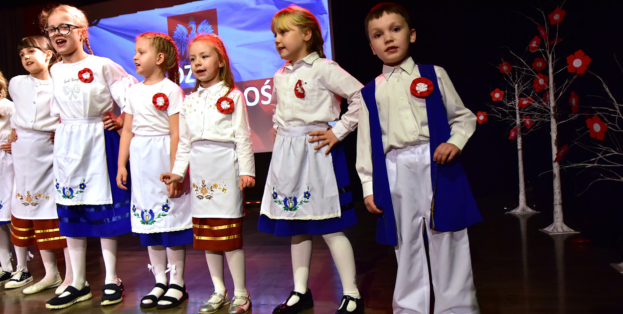 Młodzi artyści z zespołu Śliwiczanie zaprezentowali się na scenie 8 listopada.