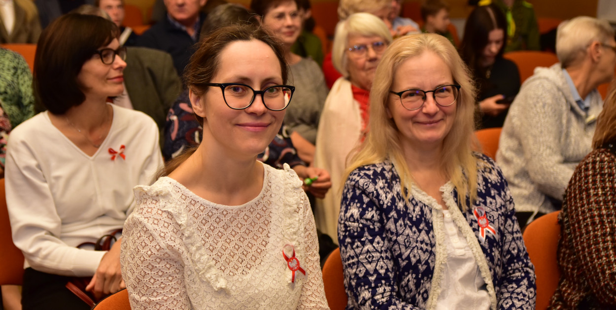 Mieszkańcy chętnie przybyli do TOK-u, żeby wspólnie świętować 106. rocznicę odzyskania przez Polskę niepodległości.