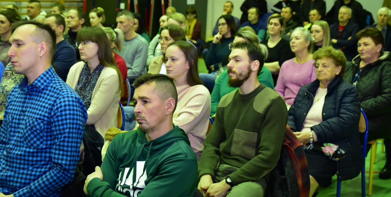 Mieszkańcy odpowiedzieli licznie na informację o zebraniu, jaka pojawiła się dnia poprzedniego na profilu sołectwa Raciąż. 