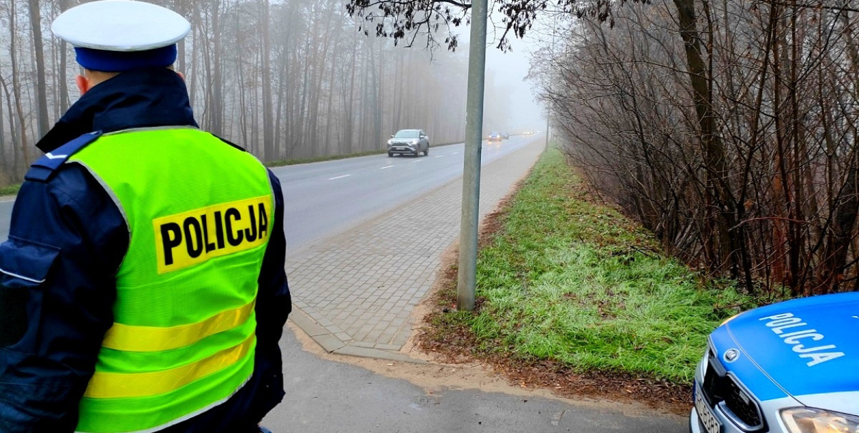 Kontrola policji w bardzo popularnym miejscu - przy lesie między Tucholą a Rudzkim Mostem. Fot. KPP Tuchola