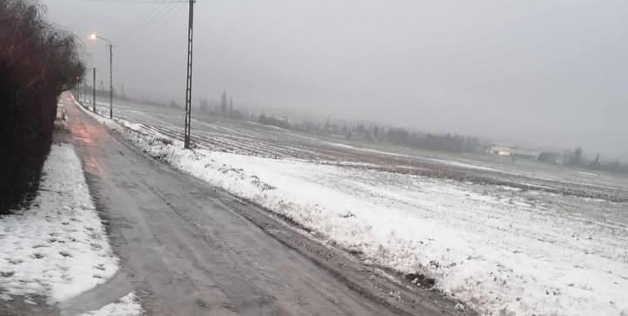 Na ubity śnieg spadł deszcz, co doprowadziło do powstania efektu szklanki. Fot. nadesłane