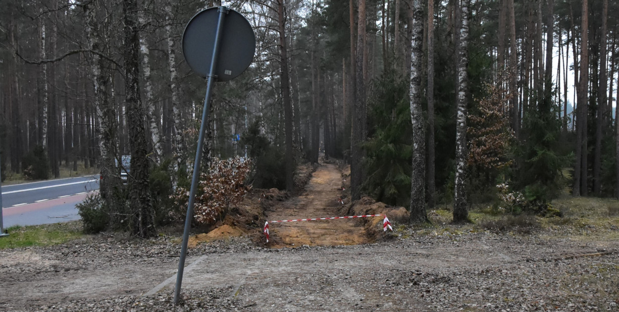 Prace związane z budową brakującego odcinka ścieżki rowerowej między Tucholą a Cekcynem, już wystartowały. Fot. Anna Lipska