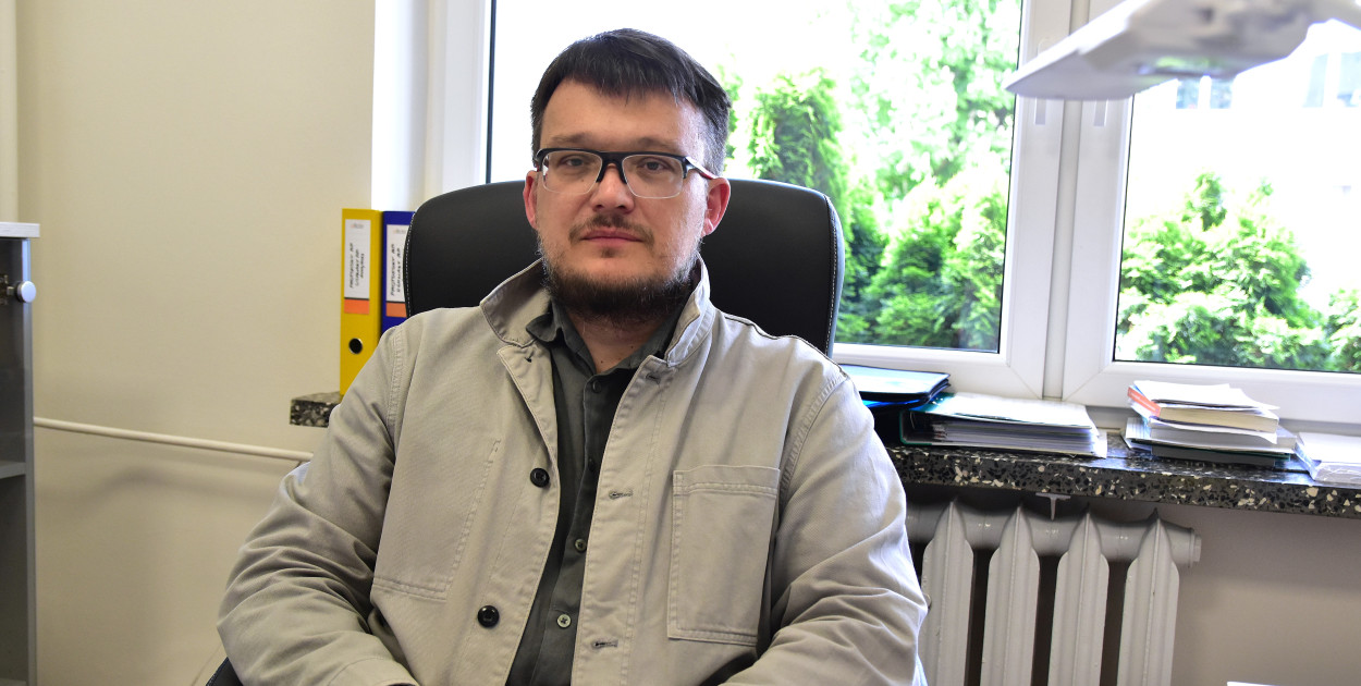 Waldemar Ptak, dyrektor LO im. Bartłomieja Nowodworskiego zachęca do zapoznania się z poszerzoną ofertą placówki. 