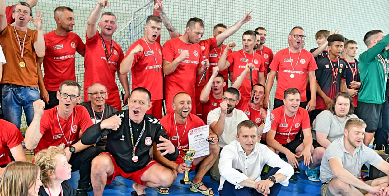 Finał ubiegłorocznego memoriału piłki ręcznej w Kęsowie. Emocje zarówno podczas meczów jak i po nich. Fot. Piotr Paterski