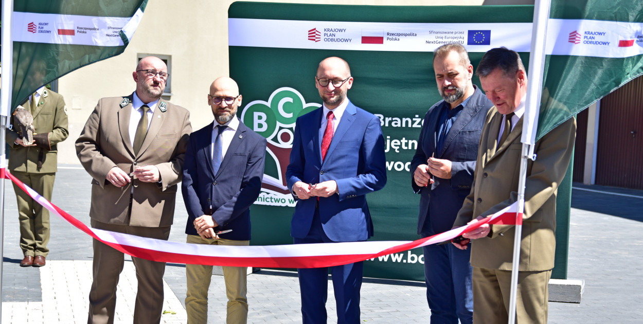 Symboliczne i oficjalne otwarcie Branżowego Centrum Umiejętności w dziedzinie leśnictwo w Tucholi. Fot. Agata Wiśniewska