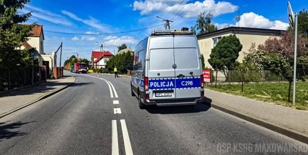 Działania służb na miejscu zdarzenia. Fot. OSP KRSG Mąkowarsko