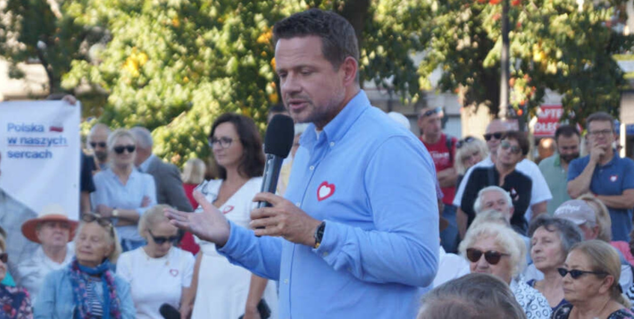 Rafał Trzaskowski w piątek przyjedzie do Chojnic. Tutejsi działacze zachęcają m.in. mieszkańców powiatu tucholskiego do wzięcia udziału w spotkaniu na rynku. Fot. Życie Siedleckie