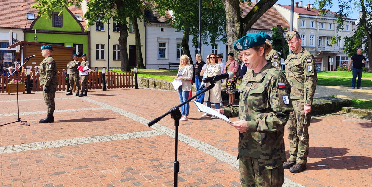 Jednostka w tym tygodniu odbywała próby uroczystości na rynku w Tucholi. Fot. Gmina Tuchola