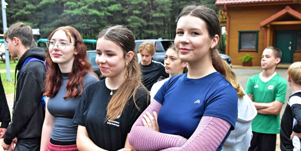 Plaskosz. Chwile przed rozpoczęciem biegu, który odbył się w wymagających warunkach. Fot. Anna Lipska