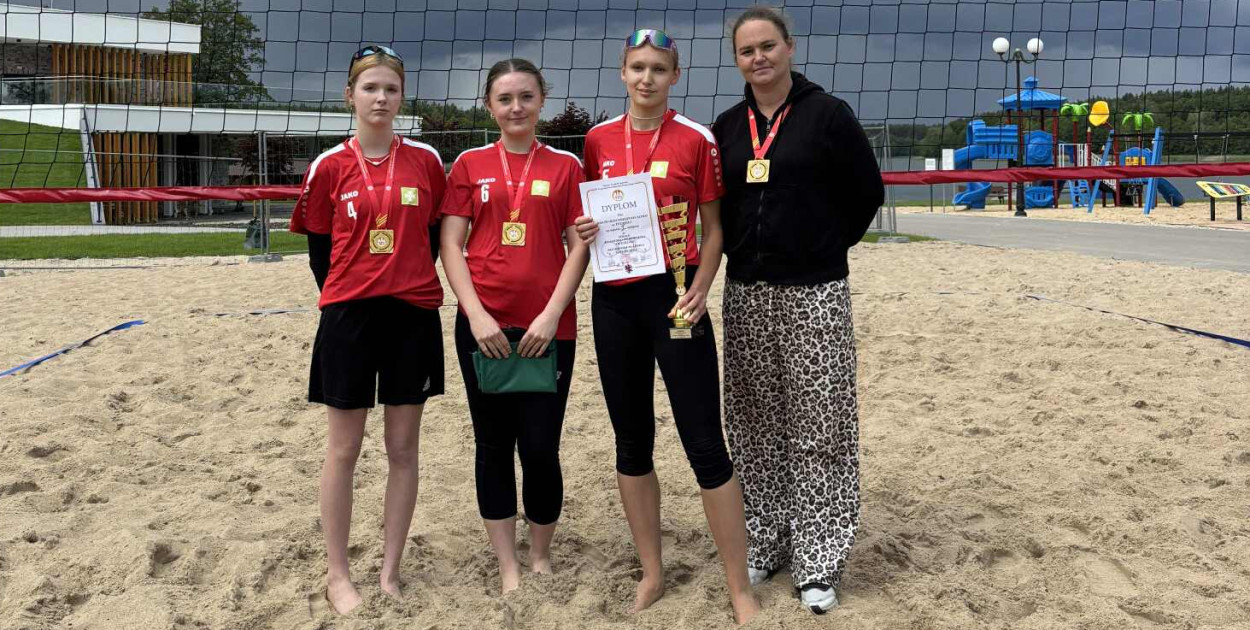 Od lewej: Maja Jastrzembska, Agata Pipowska, Dominika Atras i Bogusława Kuffel. 