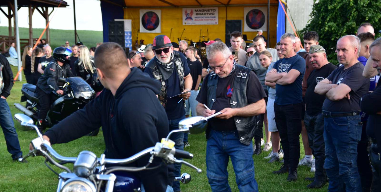 Konkurs na najgłośniejszy wydech miał wielu uczestników i wzbudził też spore zainteresowanie publiczności. 