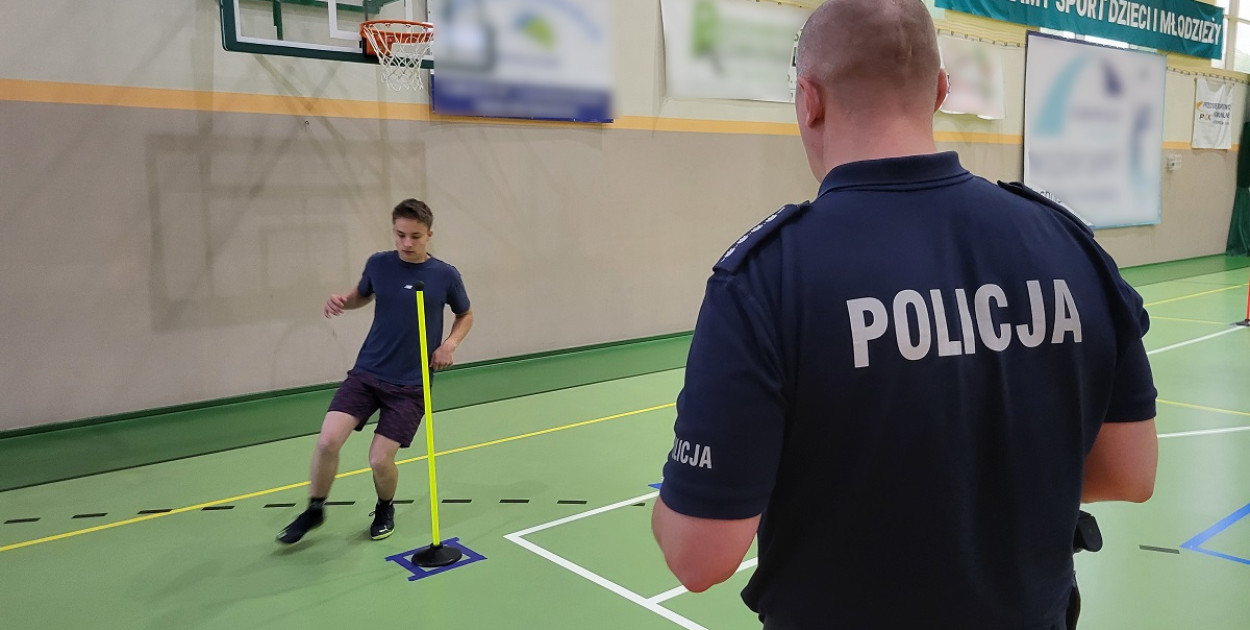 Uczniowie starali się osiagnąć jak najlepszy wynik. Fot. KPP w Tucholi