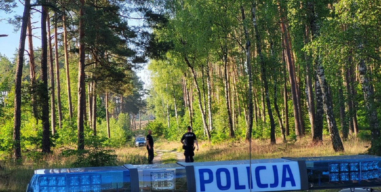 W poszukiwaniach 35-latka wzięło udział kilkudziesięciu policjantów i 24 strażaków. Fot. KPP w Tucholi