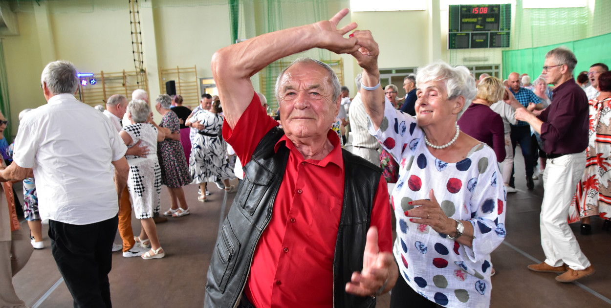 W Tanecznej Biesiadzie Seniora w Cekcynie wzięło udział około 160 osób 60+ z powiatów tucholskiego i świeckiego. Fot. Anna Lipska