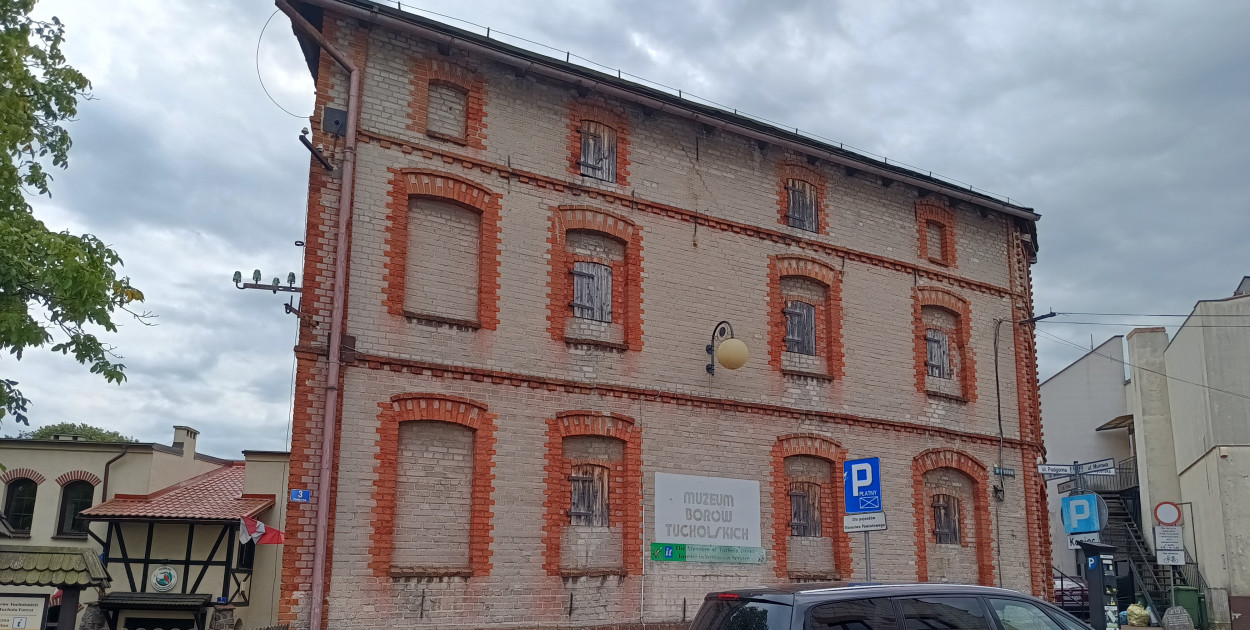 Zbiórka chętnych do zwiedzania miasta co tydzień w środę o godzinie 11:00 na dziedzińcu Muzeum Borów Tucholskich (ul. Podgórna 3).