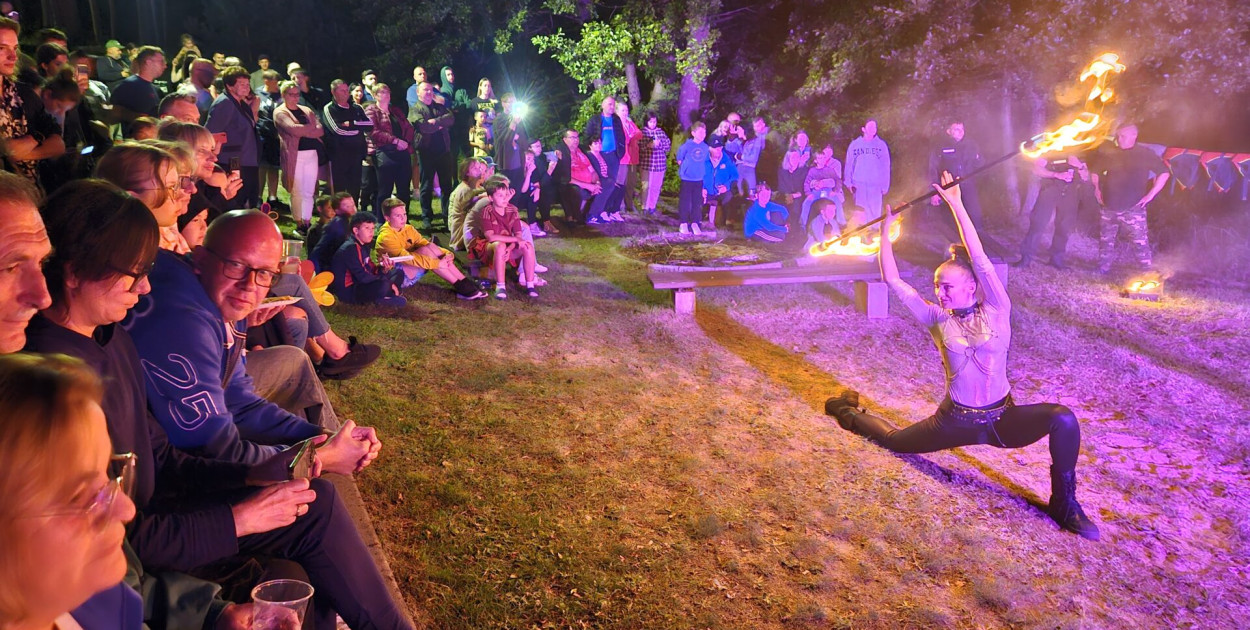 Show z ogniem w roli głównej. Raciąż i teren nad jeziorem Rudnica. Fot. Wiejski Dom Kultury w Raciążu
