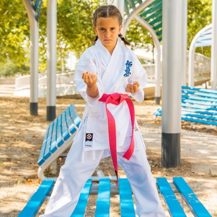 Źródło: www.fujimae.pl strój do karate dla dzieci
