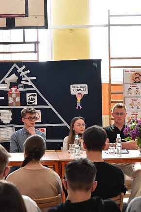 Młodzieżowi Radni Powiatu Tucholskiego opowiadali o swojej pracy-4208