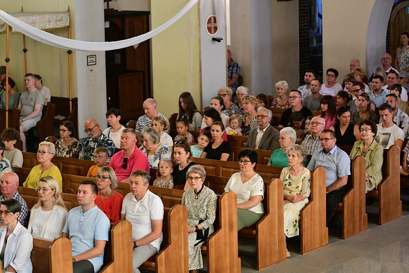 Święto patronki Tucholi / W KOŚCIELE i PRZED POMNIKIEM