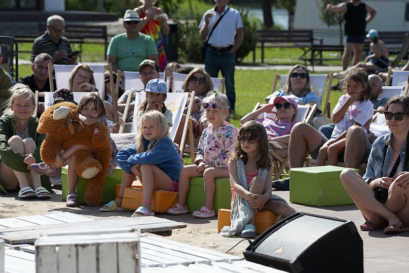 Teatr na plaży w Bysławiu (10 sierpnia)