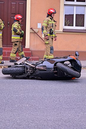Motocykl i osobówka. Zdarzenie koło szpitala w Tucholi-4597