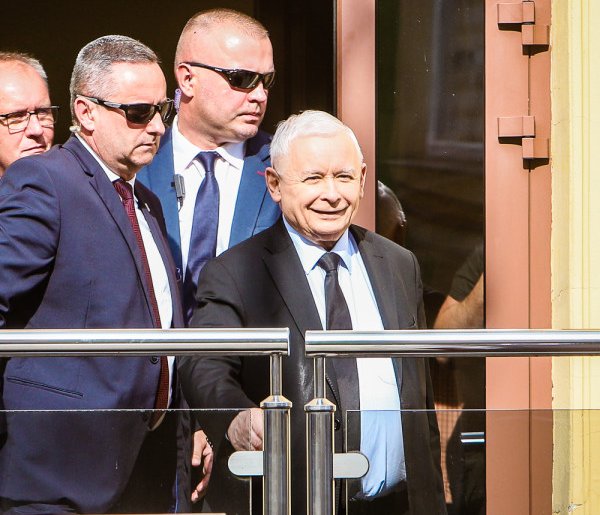 Prezes Kaczyński poważnie chory? "Podróż po kraju zawieszona"-11762