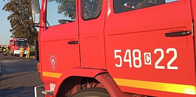Gmina Kęsowo. Auto uderzyło w drzewo i doszczętnie spłonęło-13067
