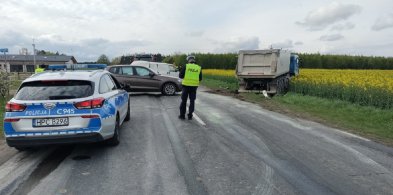 Bladowo: Zdarzenie drogowe z udziałem ciężarówki i dwóch aut osobowych-15722