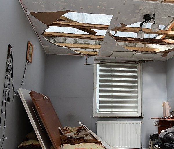 Gm. Tuchola: Zerwany dach po burzy. Pomagają mieszkańcom / TEKST I FOT.-16955