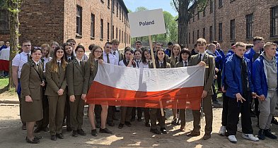 Wyjątkowe wyróżnienie dla uczniów "Leśnika". Uczestniczyli w Marszu Żywych -21465