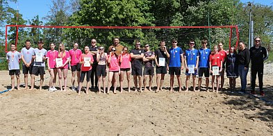 Licealiada - licealiści wygrali w pełnym słońcu turniej siatkówki plażowej -21690
