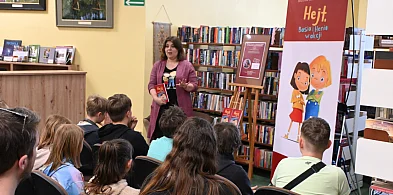 Tuchola: Gościni biblioteki rozmawiała z uczniami o hejcie-21742