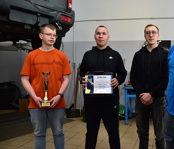 Najlepsi mechanicy pojazdów samochodowych są w ZSLiT!-21900