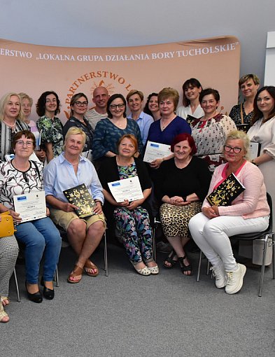 Powiat tucholski. Seniorze! Oni wymyślili coś dla ciebie!-22048