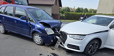 Tuchola: Zderzenie dwóch pojazdów na DW nr 240-22153