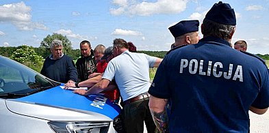Rolnicy ponownie pod firmą w Sartowicach! Było nerwowo / ZDJĘCIA-22167