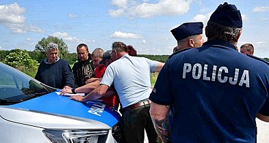 Rolnicy ponownie pod firmą w Sartowicach! Było nerwowo / ZDJĘCIA-22167