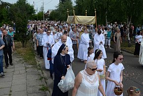 Nie wszyscy o tym wiedzą. Czy udział w procesji Bożego Ciała to obowiązek?-22246