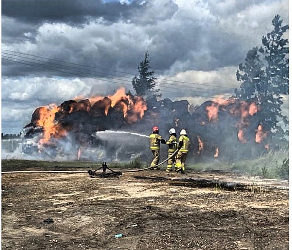 Pożar w Stobnie! Tuż przy zabudowaniach i przy silnym wietrze FOTO-22255