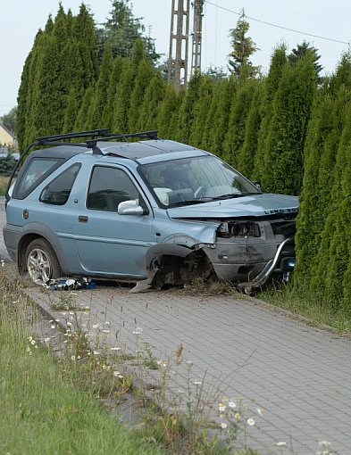 Gostycyn: Pijany kierowca spowodował kolizję i uciekł z miejsca zdarzenia / FOTO-22296