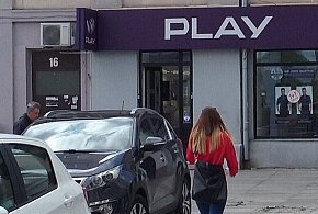 Play na celowniku UOKiK. Chodzi o pieniądze ściągane z kont klientów-22363